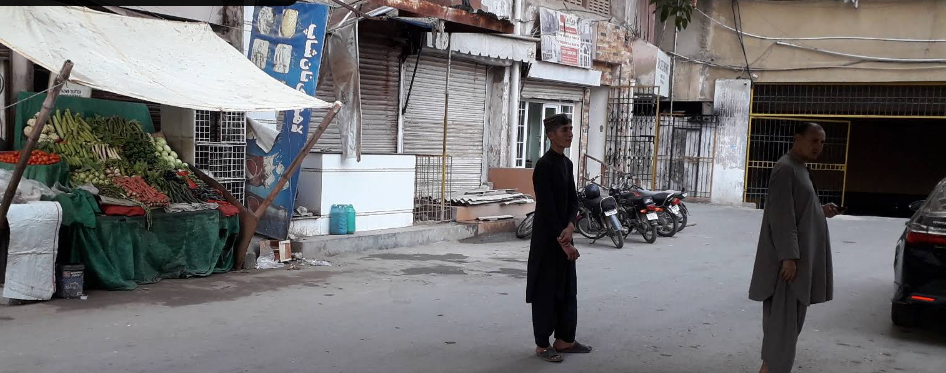Robbery in Clifton Block 4: Poor vegetable vendors targeted in the dead of night, fear grips the area vegetable shop dakait